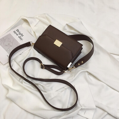 Hong Kong wind texture red small square bag women 2019 new Korean version of Joker broadband packet retro shoulder Messenger bag
Hong Kong wind texture red small square bag women 2019 new Korean version of Joker broadband packet retro shoulder Messenger bag