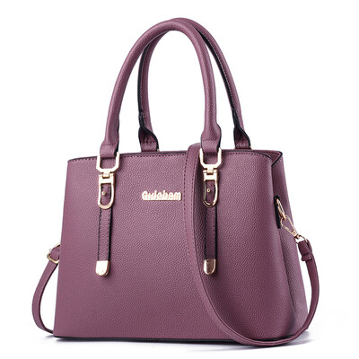 A womans handbag is simple in the atmosphere A hundred shoulder bags are slanted with a mothers bag
A womans handbag is simple in the atmosphere A hundred shoulder bags are slanted with a mothers bag