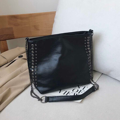 Tailored Women Autumn Simple Crossbody Bag Casual Large Capacity Shoulder Package 
Tailored Women Autumn Simple Crossbody Bag Casual Large Capacity Shoulder Package