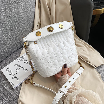 Bag female new versatile chain embroidery thread single back Messenger bag fashion simple bucket bag tide
Bag female new versatile chain embroidery thread single back Messenger bag fashion simple bucket bag tide