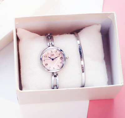 Gold&silver watches temperament genuine ladies fashion waterproof personality ins atmosphere leisure
Gold&silver watches temperament genuine ladies fashion waterproof personality ins atmosphere leisure