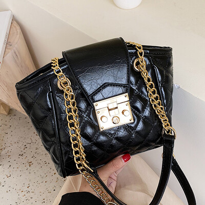 Fashion bag 2019 new Korean version hand-held rhomboid embroidered thread single shoulder chain 100 lapped bucket bag
Fashion bag 2019 new Korean version hand-held rhomboid embroidered thread single shoulder chain 100 lapped bucket bag