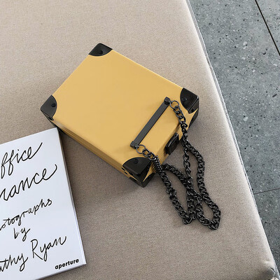 Summer ins super fire box bag female 2019 new Korean version of the wild single shoulder slung fashion chain small square bag
Summer ins super fire box bag female 2019 new Korean version of the wild single shoulder slung fashion chain small square bag