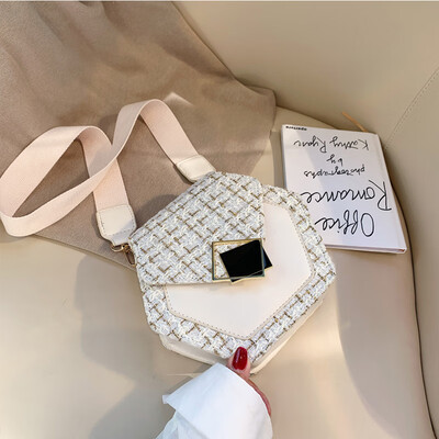 North bag in autumn on the new contrast bag new 2019 tide Korean version of Joker Messenger bag chic shoulder chain bag
North bag in autumn on the new contrast bag new 2019 tide Korean version of Joker Messenger bag chic shoulder chain bag