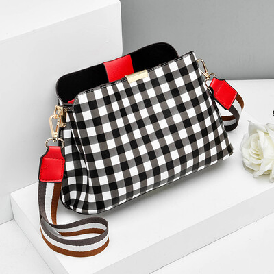 Little girl spring&summer trendy diamond-shaped single-shoulder bag with wide shoulder straps
Little girl spring&summer trendy diamond-shaped single-shoulder bag with wide shoulder straps