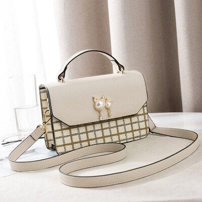 Summer ins super hot handheld girl on the Korean version of the hundred lap shoulder slant bag fashion
Summer ins super hot handheld girl on the Korean version of the hundred lap shoulder slant bag fashion