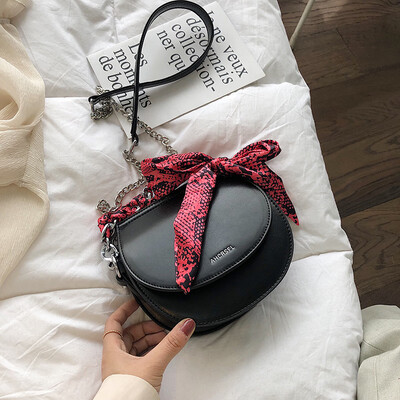 French niche bag Messenger versatile handbag 2019 new wave Korean version of the simple shoulder scarf fashion saddle bag
French niche bag Messenger versatile handbag 2019 new wave Korean version of the simple shoulder scarf fashion saddle bag