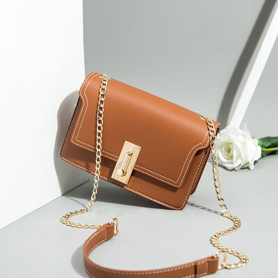 Womens bag 2019 messenger bag simple tide single shoulder lock small square bag retro chain high sense of foreign style
Womens bag 2019 messenger bag simple tide single shoulder lock small square bag retro chain high sense of foreign style
