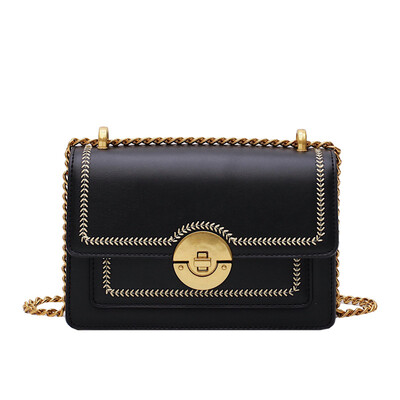 2019 new small fragrance womens bag Korean version of the wild shoulder Messenger bag advanced sense velvet rhombic chain small square bag
2019 new small fragrance womens bag Korean version of the wild shoulder Messenger bag advanced sense velvet rhombic chain small square bag