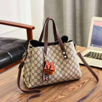 Spring&Summer Big Bag Female Tide Korean Edition Simple Fashion Atmospheric One-shoulder Hand-held Oblique Crossing Bag Female
Spring&Summer Big Bag Female Tide Korean Edition Simple Fashion Atmospheric One-shoulder Hand-held Oblique Crossing Bag Female