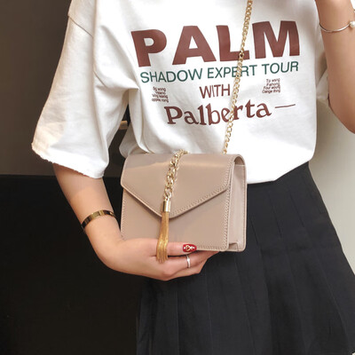 Summer small bag female 2019 new Korean version of the wild chic chain shoulder Messenger bag sleek minimalist small square bag
Summer small bag female 2019 new Korean version of the wild chic chain shoulder Messenger bag sleek minimalist small square bag