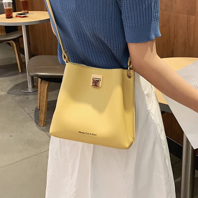 Net red small bag 2019 new wave summer small fresh bucket bag fashion female French niche ins messenger bag
Net red small bag 2019 new wave summer small fresh bucket bag fashion female French niche ins messenger bag