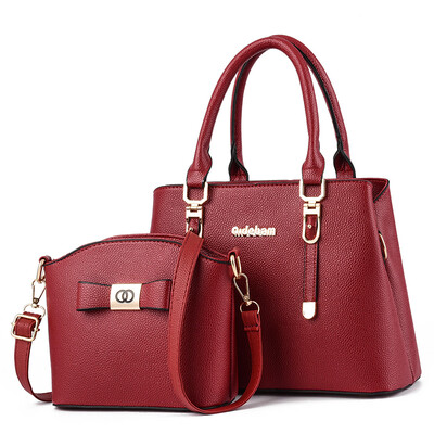 A womans handbag is simple in the atmosphere A hundred shoulder bags are slanted with a mothers bag
A womans handbag is simple in the atmosphere A hundred shoulder bags are slanted with a mothers bag