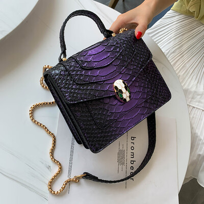 Qiao Bani 2019 new European&American style fashion street beat snake pattern BV snake head flip cover bag shoulder shoulder diagonal female bag
Qiao Bani 2019 new European&American style fashion street beat snake pattern BV snake head flip cover bag shoulder shoulder diagonal female bag