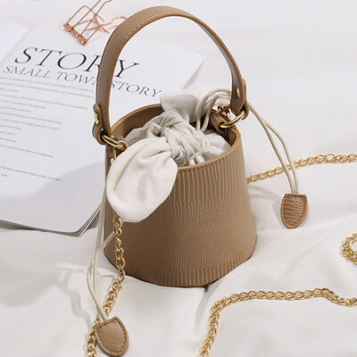 Chic texture stone striped girl 2019 new Korean version 100 shoulder slanted fashion leisure bucket bag
Chic texture stone striped girl 2019 new Korean version 100 shoulder slanted fashion leisure bucket bag