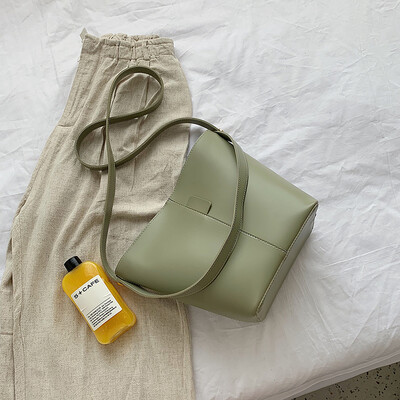 Summer new high-end bag female bag 2019 foreign style texture fashion wild shoulder Messenger bag large bucket bag
Summer new high-end bag female bag 2019 foreign style texture fashion wild shoulder Messenger bag large bucket bag