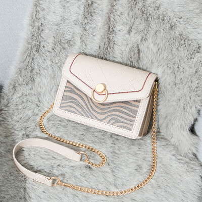 Uh the little girl bag fashion Korean version of the single shoulder chain hundred lap oblique satchel ins
Uh the little girl bag fashion Korean version of the single shoulder chain hundred lap oblique satchel ins