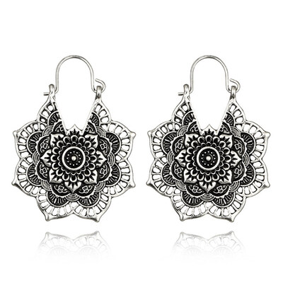 1 Pair Vintage Ethnic Style Metal Openwork Flower Flower Earrings Bohemian Carved Earrings
1 Pair Vintage Ethnic Style Metal Openwork Flower Flower Earrings Bohemian Carved Earrings