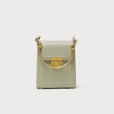 Qiao Bani 2019 new Korean chic fashion wild ring chain small square bag shoulder shoulder diagonal female bag
Qiao Bani 2019 new Korean chic fashion wild ring chain small square bag shoulder shoulder diagonal female bag