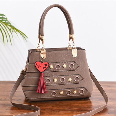 Womens bag 2019 summer new Korean version of the handbag female big bag casual shoulder bag slung black
Womens bag 2019 summer new Korean version of the handbag female big bag casual shoulder bag slung black