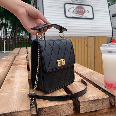 Womens bag 2019 new popular embroidery line mobile phone bag fashion handbag summer small fresh wild gas Messenger bag
Womens bag 2019 new popular embroidery line mobile phone bag fashion handbag summer small fresh wild gas Messenger bag