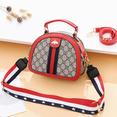 Summer new old flower semi-circle small bag wide shoulder strap printing contrast color single shoulder diagonal handbag handbag
Summer new old flower semi-circle small bag wide shoulder strap printing contrast color single shoulder diagonal handbag handbag