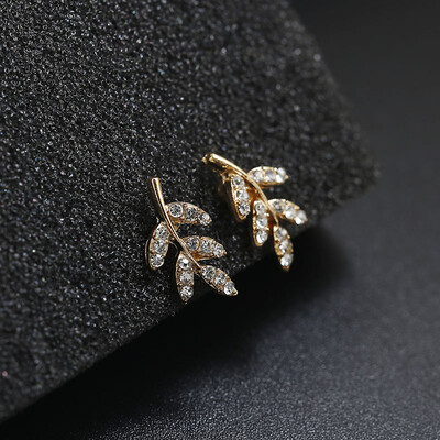 Golden Color Leaf Stud Earrings For Women Shiny Crystal Ear Jewelry Wholesale Jewelry
Golden Color Leaf Stud Earrings For Women Shiny Crystal Ear Jewelry Wholesale Jewelry