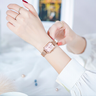 Light&extravagant small watch woman ins square simple temperament lady watch famous brand authentic fashion 2019 new model
Light&extravagant small watch woman ins square simple temperament lady watch famous brand authentic fashion 2019 new model