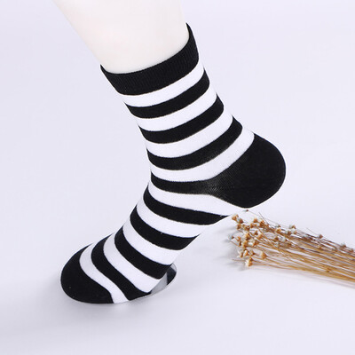 White With Black Simple Sporty Style Short Socks Women Cotton Star Ankle Socks Female Fashion Striped Socks
White With Black Simple Sporty Style Short Socks Women Cotton Star Ankle Socks Female Fashion Striped Socks