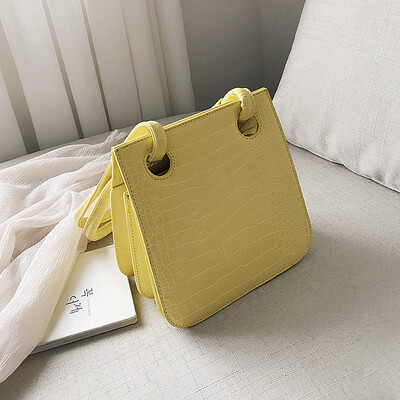 Summer texture bag chic simple small fresh womens bag 2019 new summer small fashion Messenger bag
Summer texture bag chic simple small fresh womens bag 2019 new summer small fashion Messenger bag