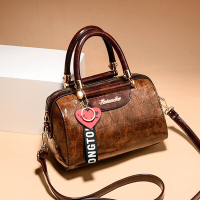 On the new handbag womens bag Joker ladies shoulder Messenger bag Korean fashion retro trend
On the new handbag womens bag Joker ladies shoulder Messenger bag Korean fashion retro trend