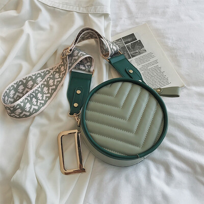 Korean version of Joker bag fashion ins wide shoulder strap small round bag new 2019 color womens bag shoulder Messenger bag
Korean version of Joker bag fashion ins wide shoulder strap small round bag new 2019 color womens bag shoulder Messenger bag