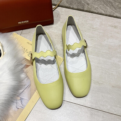 One shoe girl early autumn Korean version 100 flat bottom shallow mouth with magic paste soft girl shoes tide shoes
One shoe girl early autumn Korean version 100 flat bottom shallow mouth with magic paste soft girl shoes tide shoes