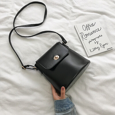 2019 new net red casual bucket bag female Korean version of the simple wild shoulder bag chic fashion retro Messenger bag
2019 new net red casual bucket bag female Korean version of the simple wild shoulder bag chic fashion retro Messenger bag