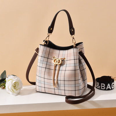 Bucket bag lady fashion stripe large capacity handbag foreign air inclined bag chain lady shoulder
Bucket bag lady fashion stripe large capacity handbag foreign air inclined bag chain lady shoulder