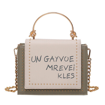 Fashion Europe&the United States Fan stone pattern wandering bag female 2019 summer new chain single shoulder Messenger bag wild texture handbag
Fashion Europe&the United States Fan stone pattern wandering bag female 2019 summer new chain single shoulder Messenger bag wild texture handbag