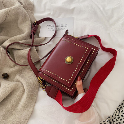 Retro small bag female 2019 new wave Korean version of the fashion hit color wide shoulder strap wild single shoulder Messenger bag small square bag
Retro small bag female 2019 new wave Korean version of the fashion hit color wide shoulder strap wild single shoulder Messenger bag small square bag