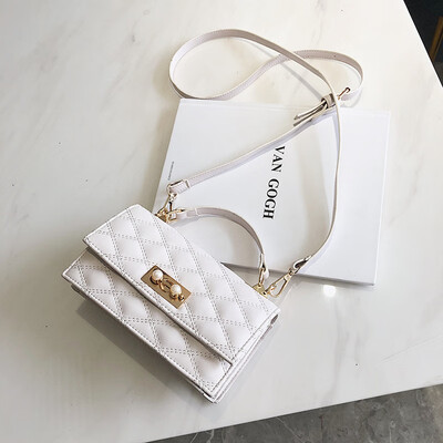 Qiao Bani 2019 new European&American style fashion solid color embroidery thread flip lock buckle handbag shoulder diagonal female bag
Qiao Bani 2019 new European&American style fashion solid color embroidery thread flip lock buckle handbag shoulder diagonal female bag