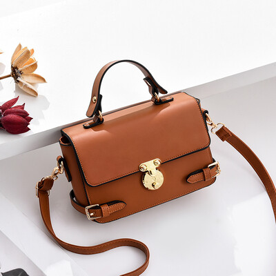 In summer the new small bag is popular with the fashion of the handheld lady with a simple one shoulder
In summer the new small bag is popular with the fashion of the handheld lady with a simple one shoulder
