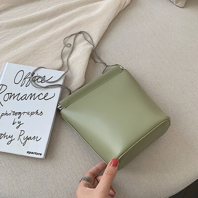 Fashion texture ins summer new bag female 2019 new Korean version of the wild simple chain slung bucket bag
Fashion texture ins summer new bag female 2019 new Korean version of the wild simple chain slung bucket bag