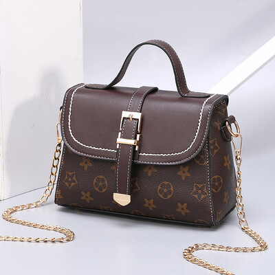 10 pieces from the batch Korean version of the color matching color handbags casual college style new single shoulder Messenger bag small bag
10 pieces from the batch Korean version of the color matching color handbags casual college style new single shoulder Messenger bag small bag