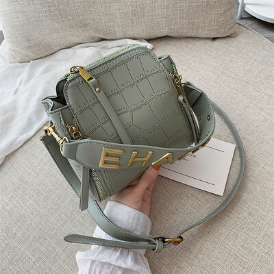 New bag female 2019 tide fashion foreign pearl flower handbag Korean version of the wild shoulder slung chain bag
New bag female 2019 tide fashion foreign pearl flower handbag Korean version of the wild shoulder slung chain bag