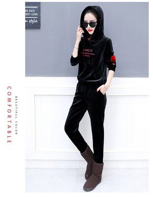 The new autumnwinter 2018 leisure suit is a two-piece womens sweater with velvet&thick golden velvet rose embroidery
The new autumnwinter 2018 leisure suit is a two-piece womens sweater with velvet&thick golden velvet rose embroidery