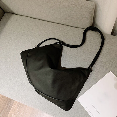 Tailored Women Solid Color One-shoulder Diagonal Casual Bag Ladies Simple Fashion Bag
Tailored Women Solid Color One-shoulder Diagonal Casual Bag Ladies Simple Fashion Bag