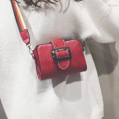Chic bag female 2019 new retro wide shoulder strap Messenger bag Korean version of the wild ins super fire shoulder small square bag
Chic bag female 2019 new retro wide shoulder strap Messenger bag Korean version of the wild ins super fire shoulder small square bag