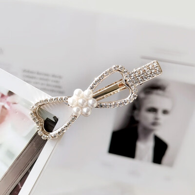 Beautiful Pearl Rhinestone Decoration Hairpin Geometric Shape Hollow Design Women Hair Clip
Beautiful Pearl Rhinestone Decoration Hairpin Geometric Shape Hollow Design Women Hair Clip