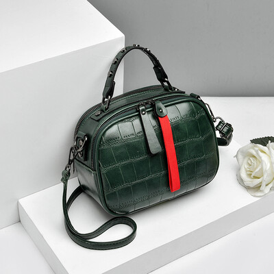 On the new female spring style the quality of the bag is stylish&the womens bag with a single shoulder is full of foreign ai
On the new female spring style the quality of the bag is stylish&the womens bag with a single shoulder is full of foreign ai