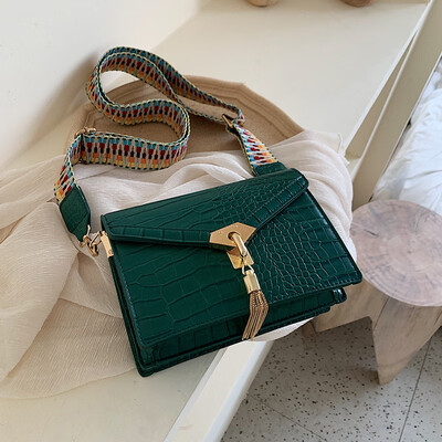 Broadband small bag handbags new 2019 Korean version of the solid color personality small square bag casual simple shoulder Messenger bag tide
Broadband small bag handbags new 2019 Korean version of the solid color personality small square bag casual simple shoulder Messenger bag tide