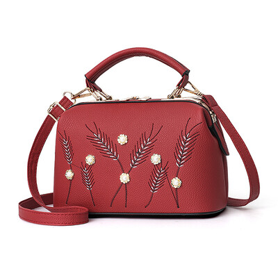 Female bag 2019 new bag female metal European&American fashion casual handbags Messenger shoulder bag
Female bag 2019 new bag female metal European&American fashion casual handbags Messenger shoulder bag