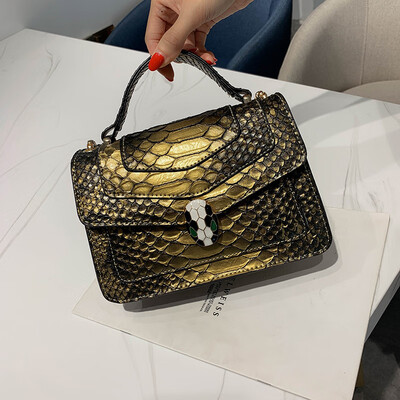 Qiao Bani 2019 new European&American style fashion snake skin pattern BV snake head flip cover bag shoulder diagonal cross tide handbag
Qiao Bani 2019 new European&American style fashion snake skin pattern BV snake head flip cover bag shoulder diagonal cross tide handbag